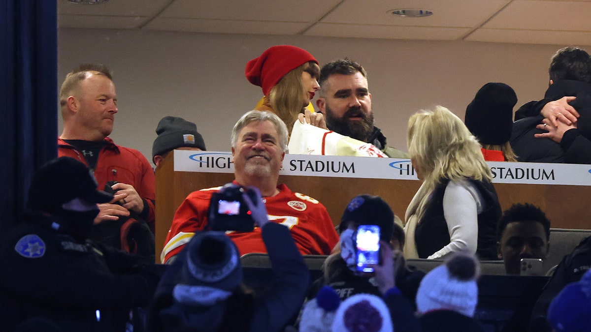 Taylor Swift booed by Buffalo fans at Travis Kelce’s game