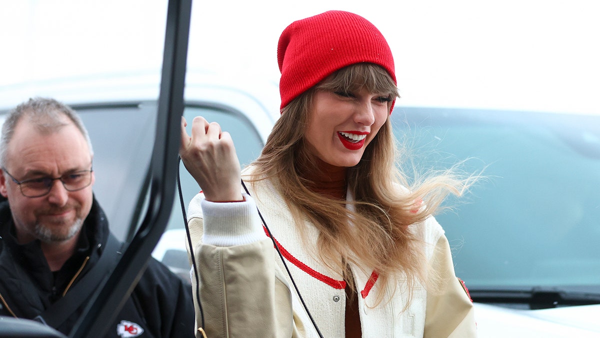 Taylor Swift booed by Buffalo fans at Travis Kelce’s game