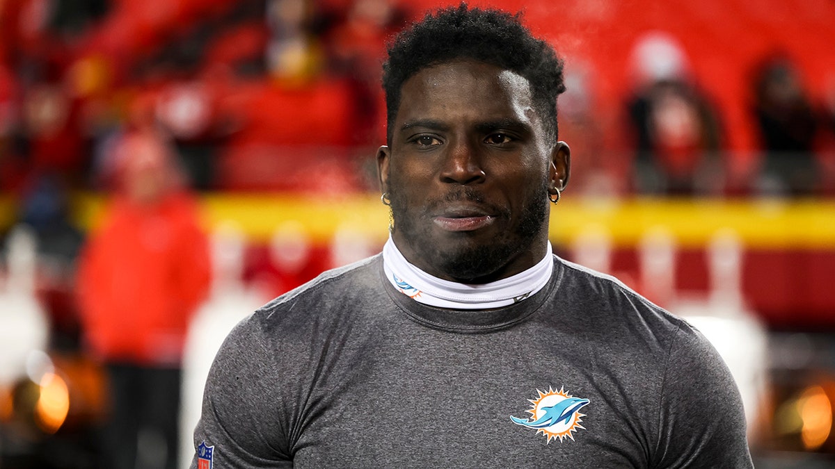 Dolphins’ Tyreek Hill denies he’s divorcing wife after over 70 days of marriage despite filing