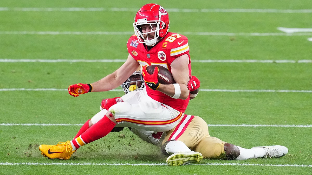 Chiefs’ Travis Kelce belts out ‘Viva Las Vegas’ after Super Bowl win