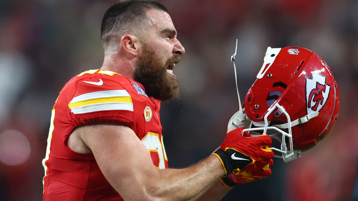 Chiefs’ Travis Kelce belts out ‘Viva Las Vegas’ after Super Bowl win