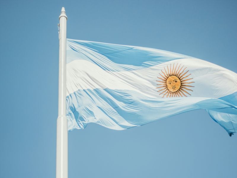 Argentina’s Broken Currency Prompts USDT and USDC Purchases