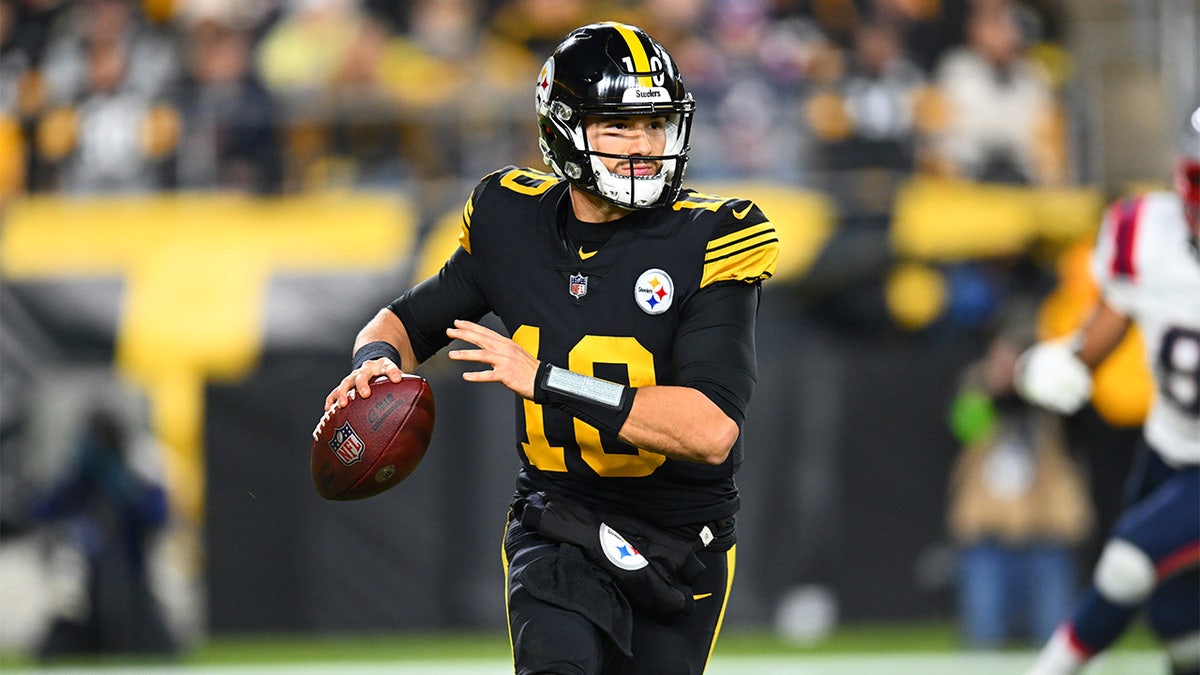 Steelers cut Mitch Trubisky as quarterback room gets thin heading into offseason