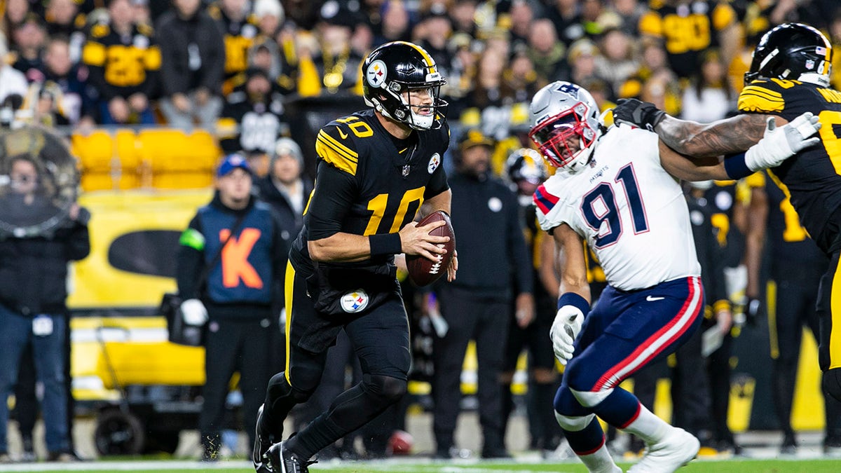 Steelers cut Mitch Trubisky as quarterback room gets thin heading into offseason