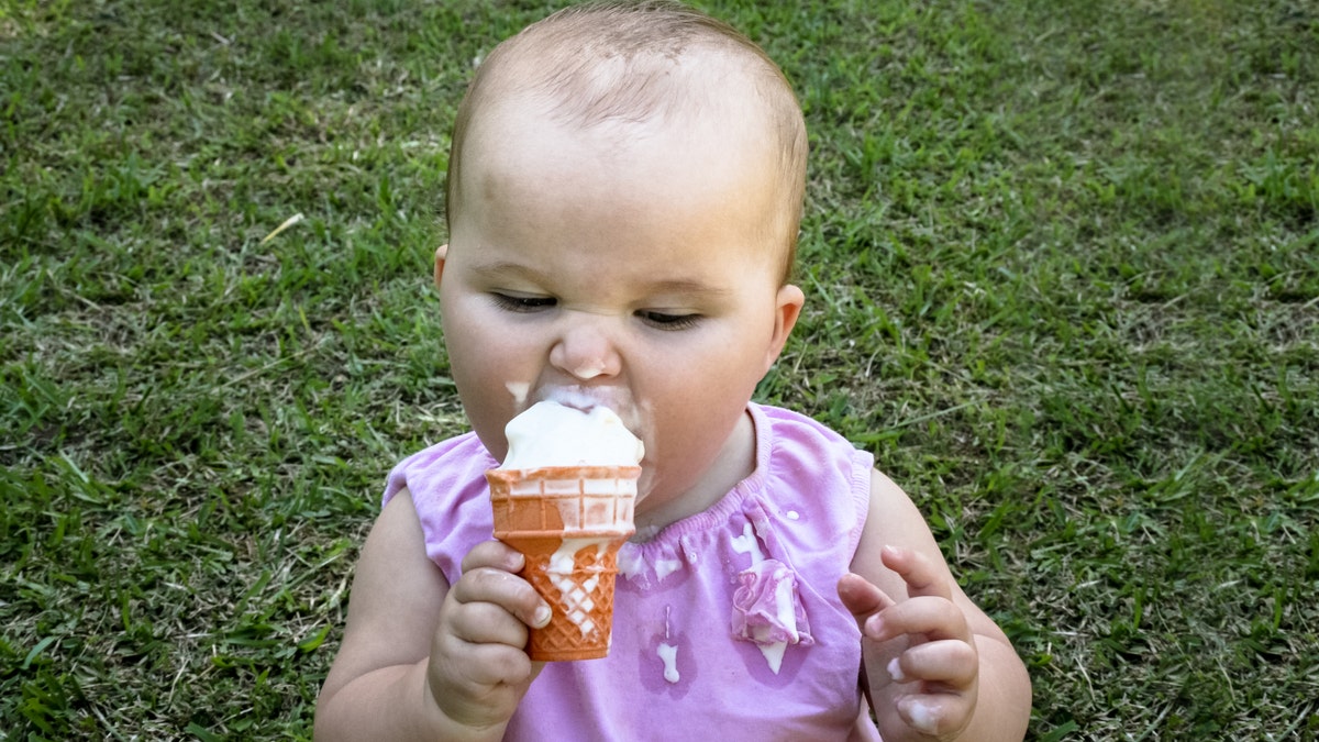 Chocolate ice cream vs. vanilla ice cream: Which food ‘better’ for you?