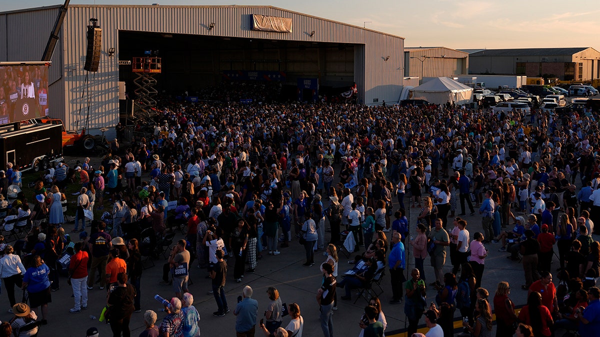 Trump claims ‘nobody’ cheered Harris outside Air Force Two despite video, images of crowds