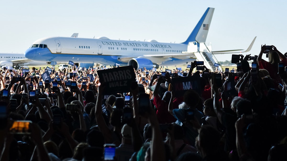 Trump claims ‘nobody’ cheered Harris outside Air Force Two despite video, images of crowds