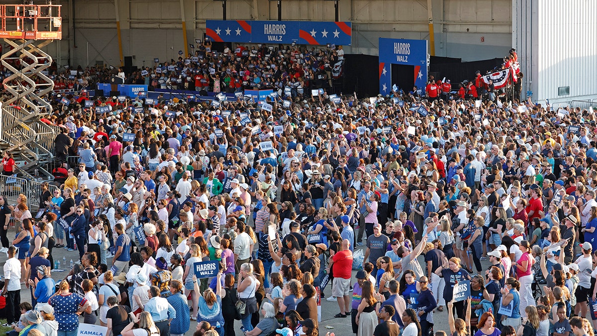 Trump claims ‘nobody’ cheered Harris outside Air Force Two despite video, images of crowds